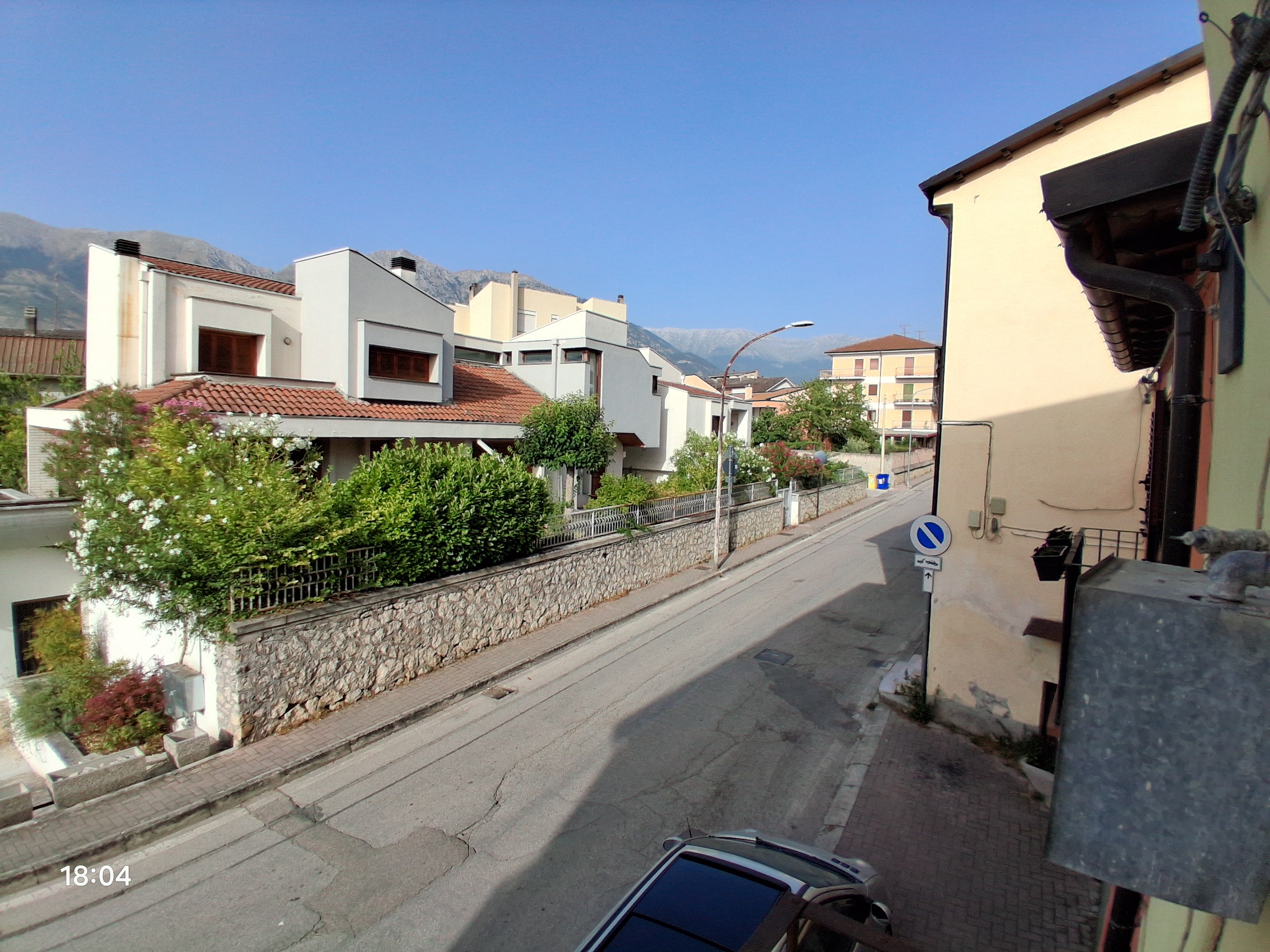 Immobile cielo terra di 240 mq con corte e garage