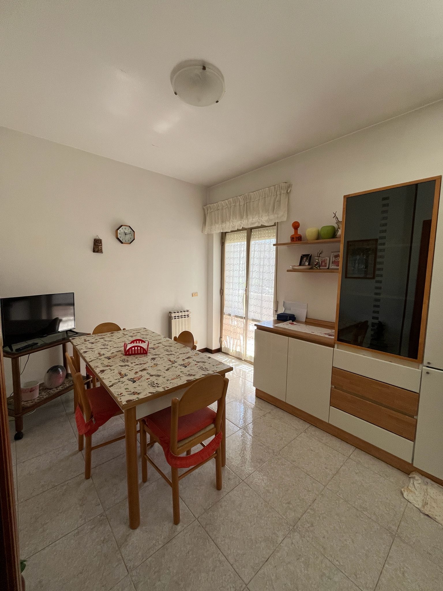 Appartamento con 3 camere, cantina e garage