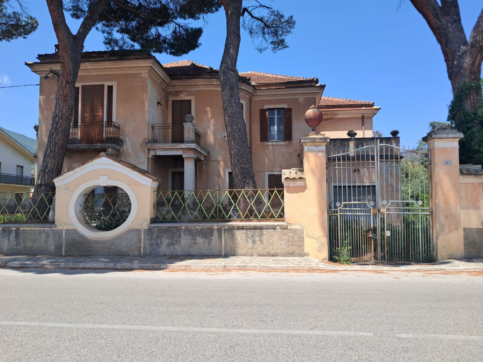 Villa Liberty in vendita a Raiano con Parco | Via Corfinio